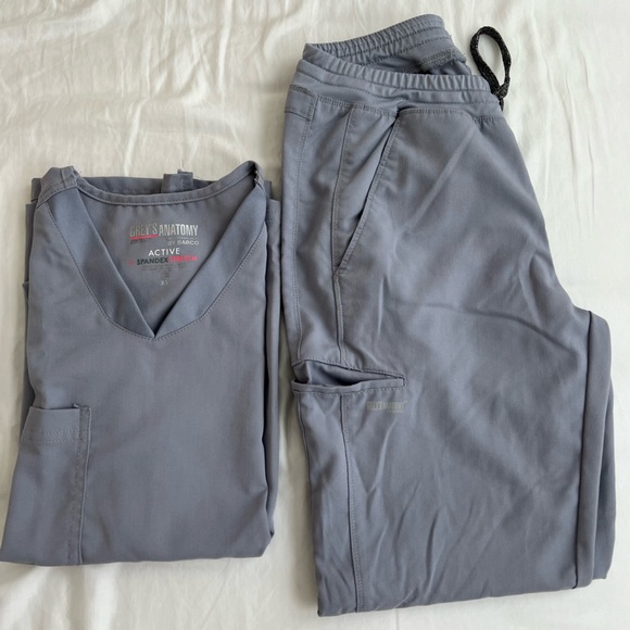 Grey’s Anatomy Scrub Set (gray) - Picture 1 of 6